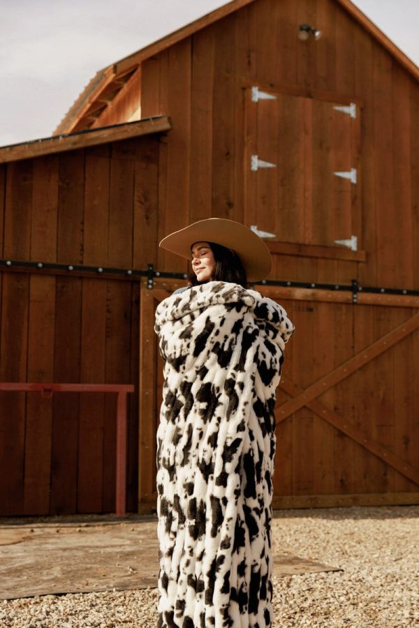 Hugs Black Cow Blanket Fashion